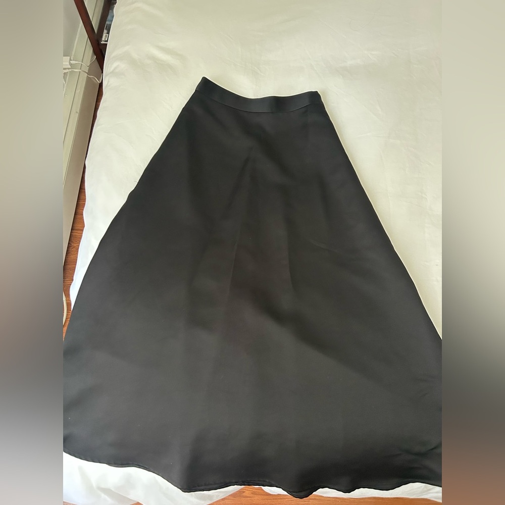 Elegant Black A-Line Skirt with Clean Silhouette